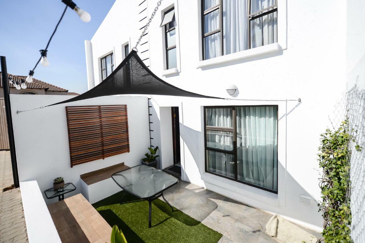 The Royal Bryanston Hotel Johannesburg Exterior photo